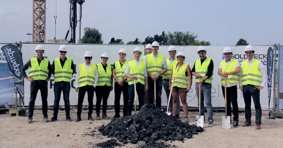 Ein neues Kapitel beginnt: Spatenstich für den neuen Firmensitz